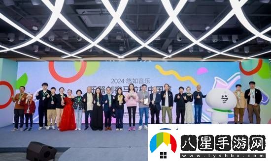 女流獻(xiàn)唱主題曲