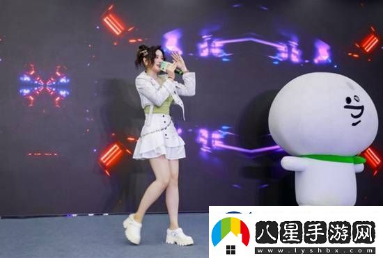 女流獻(xiàn)唱主題曲