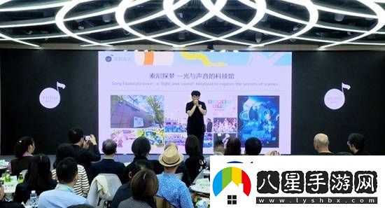 女流獻(xiàn)唱主題曲