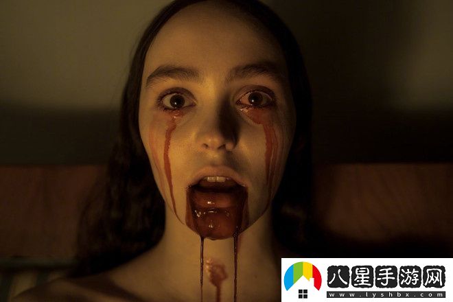 諾斯費(fèi)拉圖曝角色海報(bào) 德普女兒癡戀吸血鬼