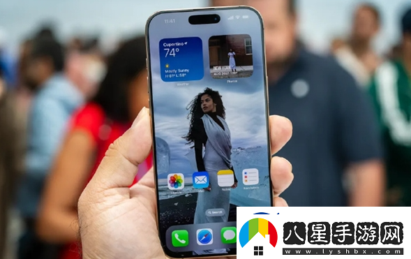 庫克自贊蘋果16最先進(jìn)放心買但國行版被吐槽半成品