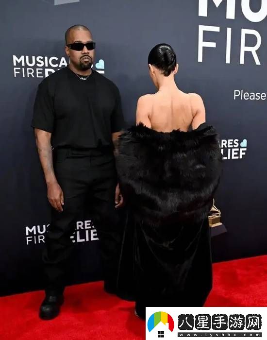 曝侃爺和妻子不請(qǐng)自來被請(qǐng)出紅毯