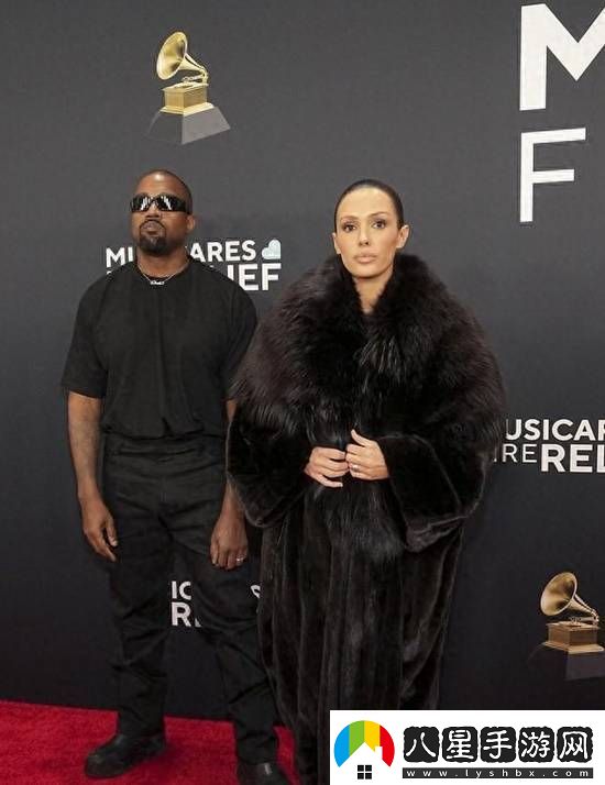 曝侃爺和妻子不請(qǐng)自來被請(qǐng)出紅毯