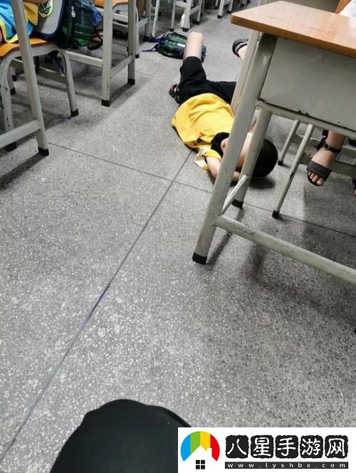 上課沒帶罩子讓他c了一節(jié)課更新了