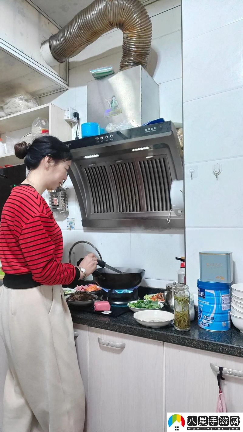 如何在廚房一邊做飯一邊挨c