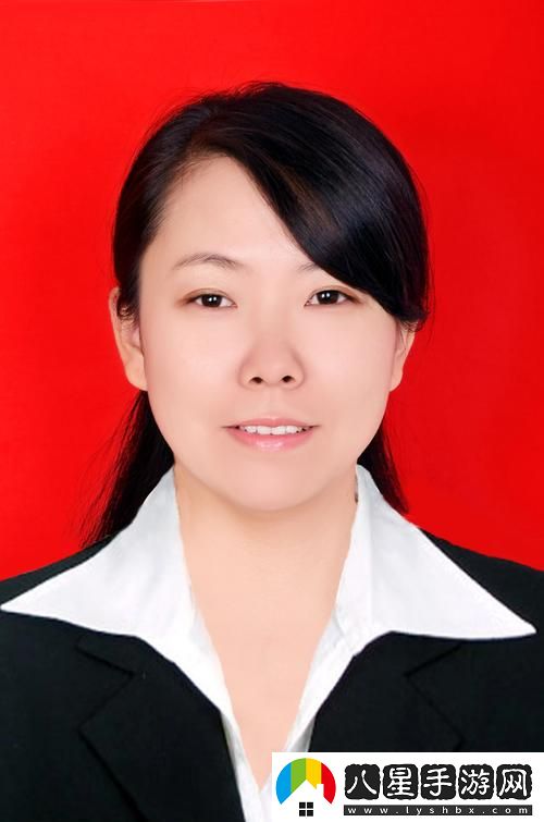 在細(xì)雨紛飛的街頭